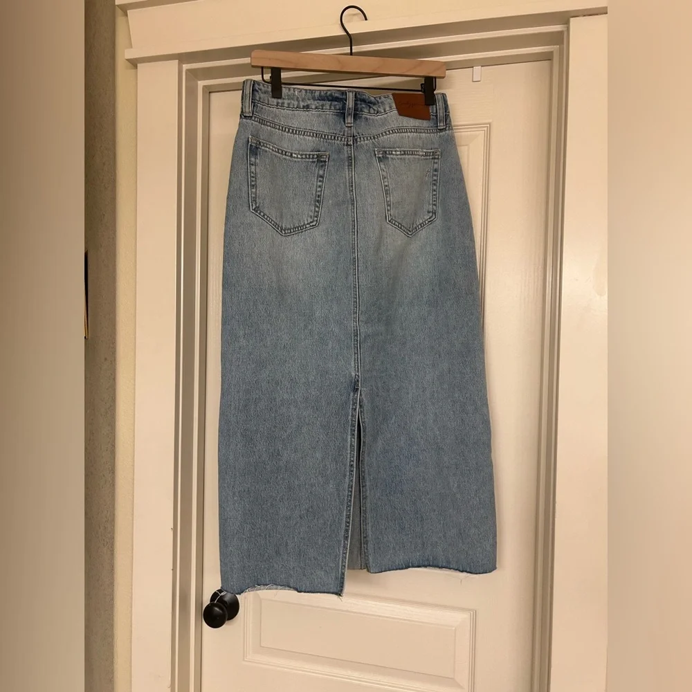 Carly Jean Los Angeles Light Blue Maxi Denim Skirt - Picture 2 of 3